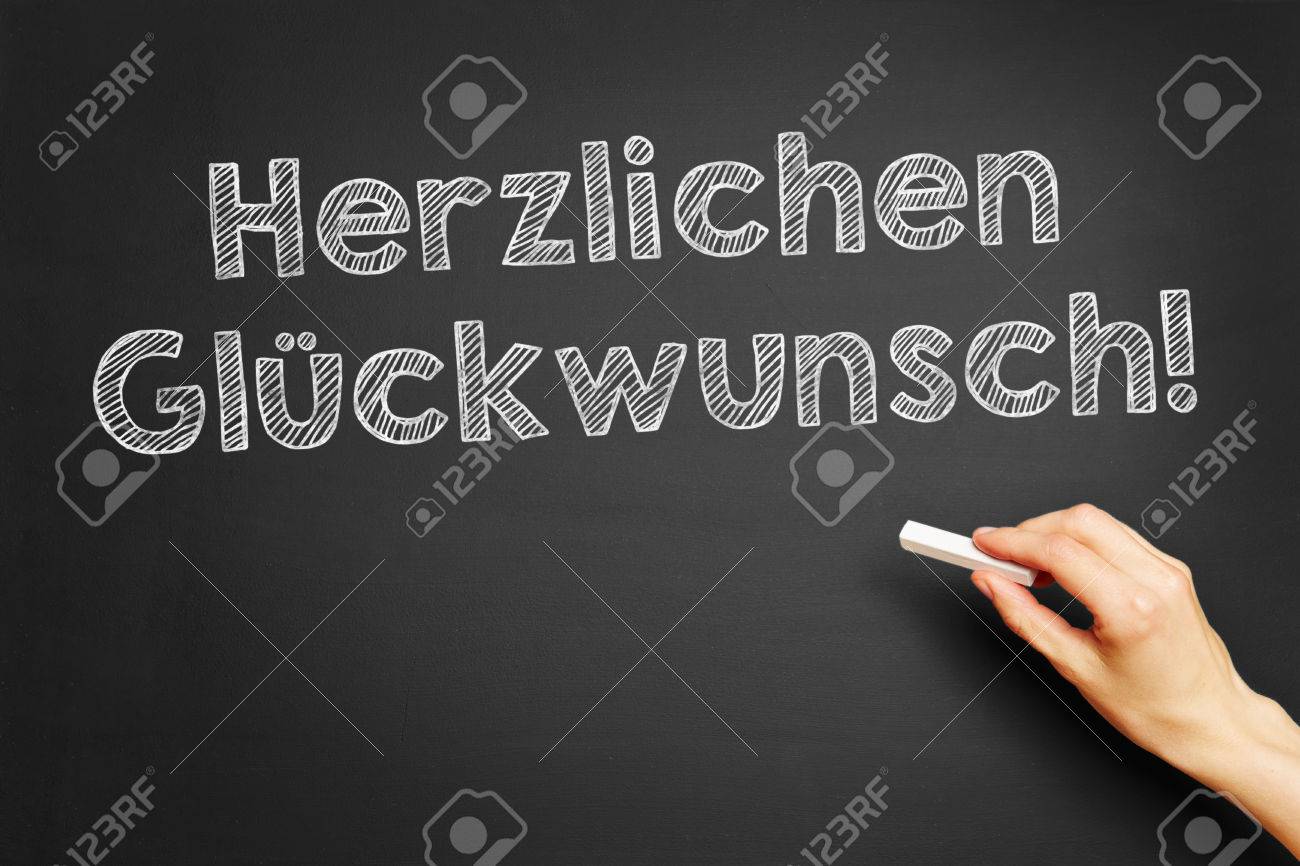 ドイツ語 Herzlichen Gl Ckwunsch で手を書き込みます おめでとうございます 黒板 の写真素材 画像素材 Image 3631