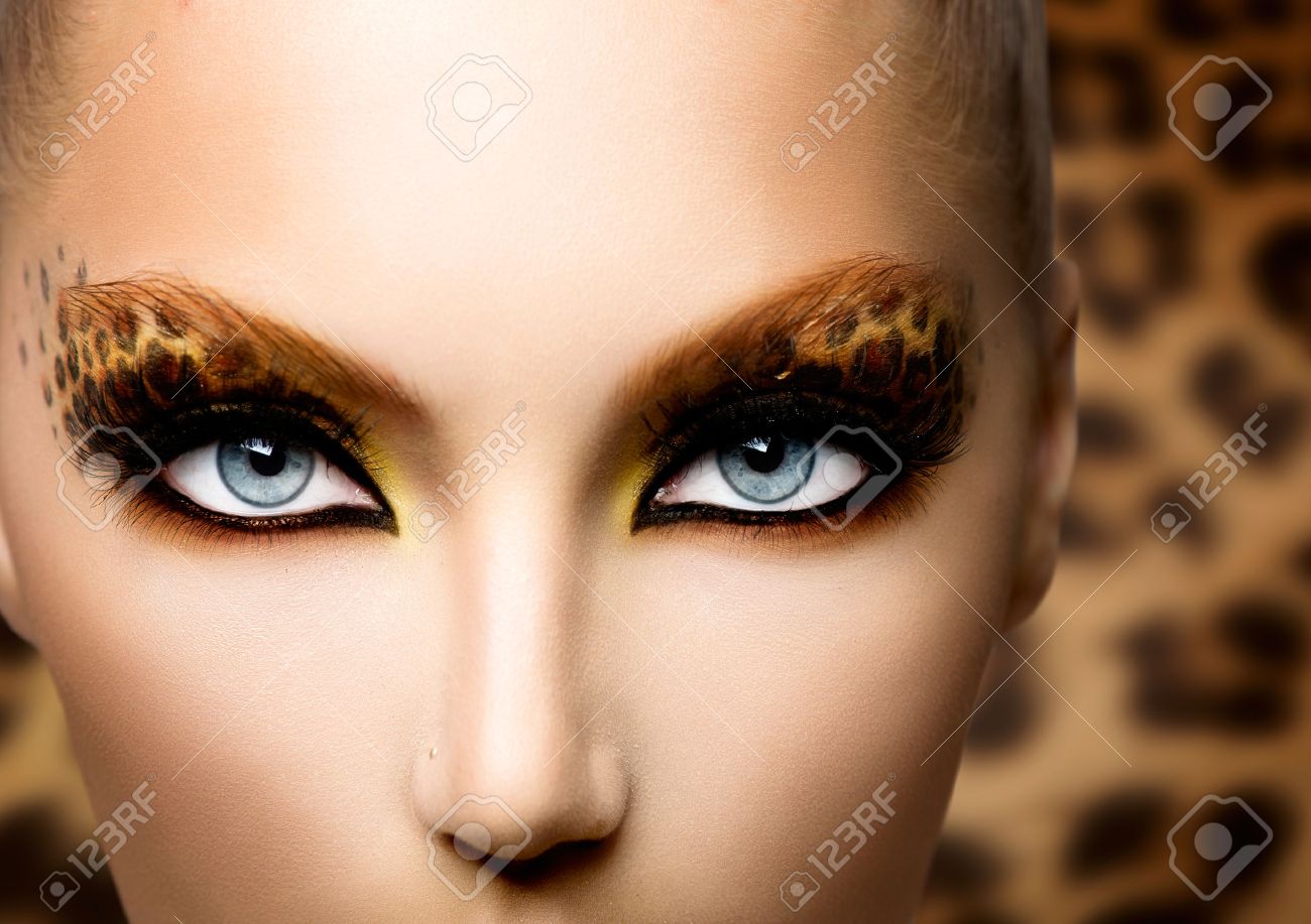 休日ヒョウ メイクと美容ファッション モデルの女の子 の写真素材 画像素材 Image