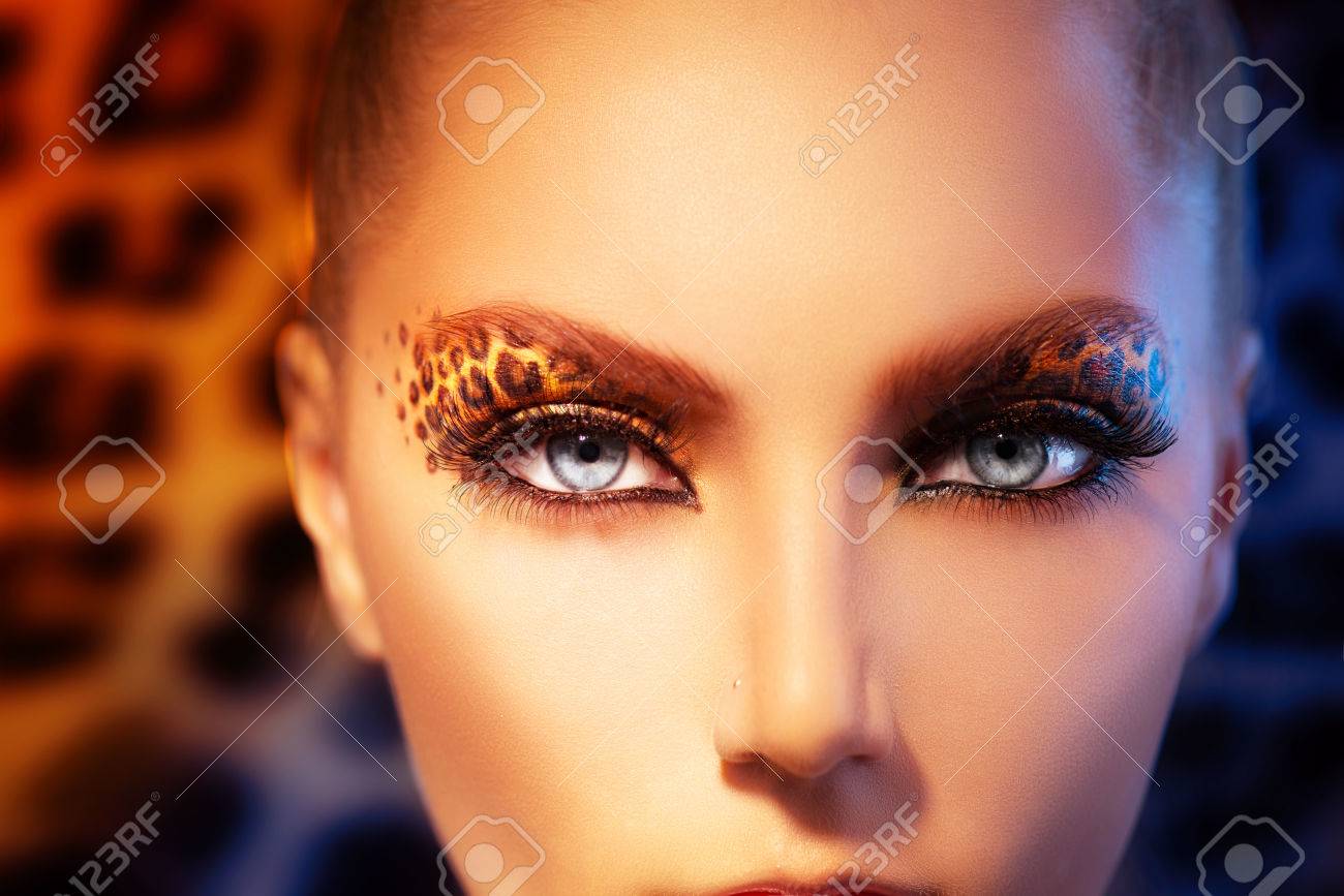 休日ヒョウ メイクと美容ファッション モデルの女の子 の写真素材 画像素材 Image 2284