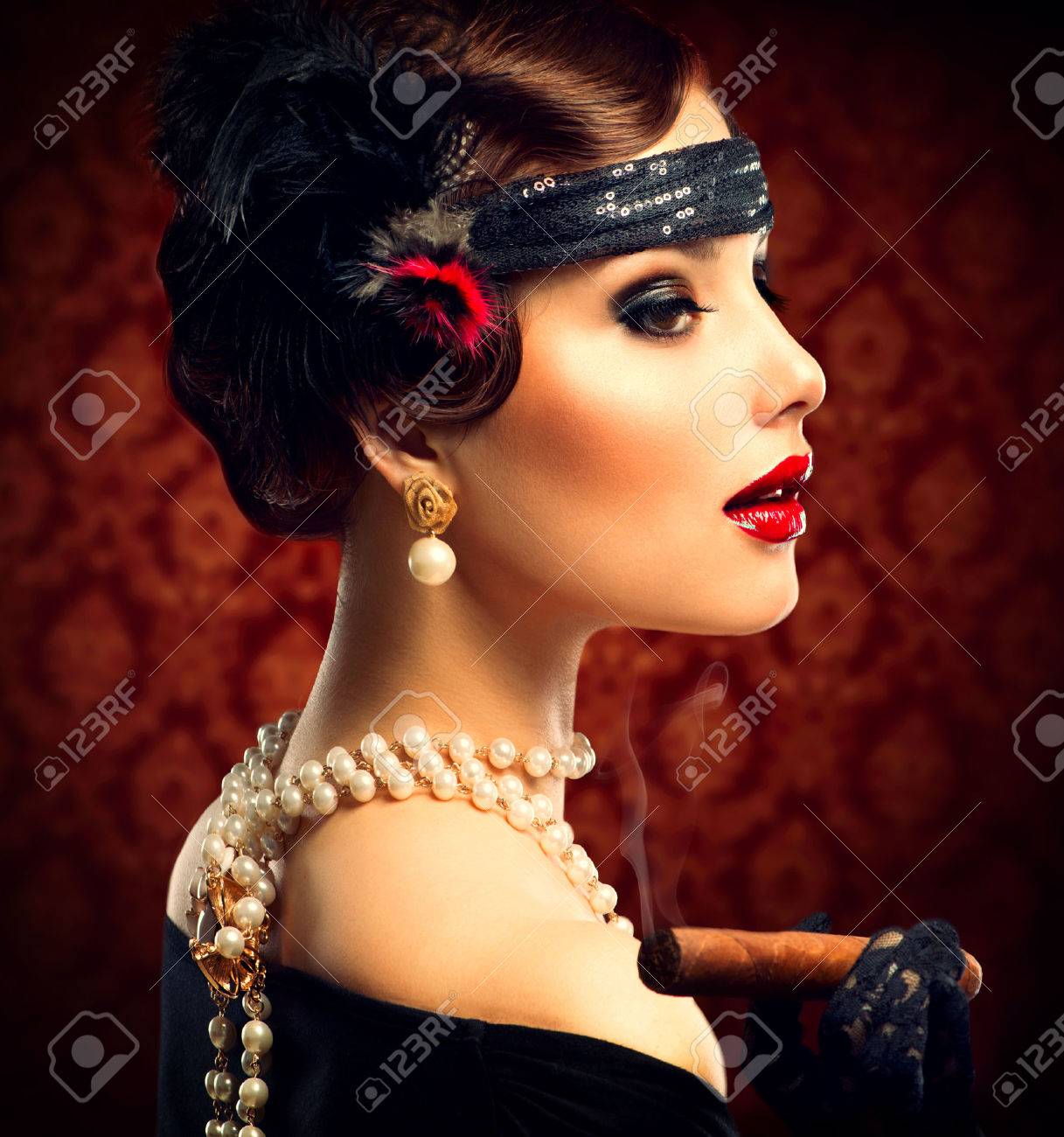 affiche portrait de femme vintage bijoux affiche portrait de femme vintage bijoux