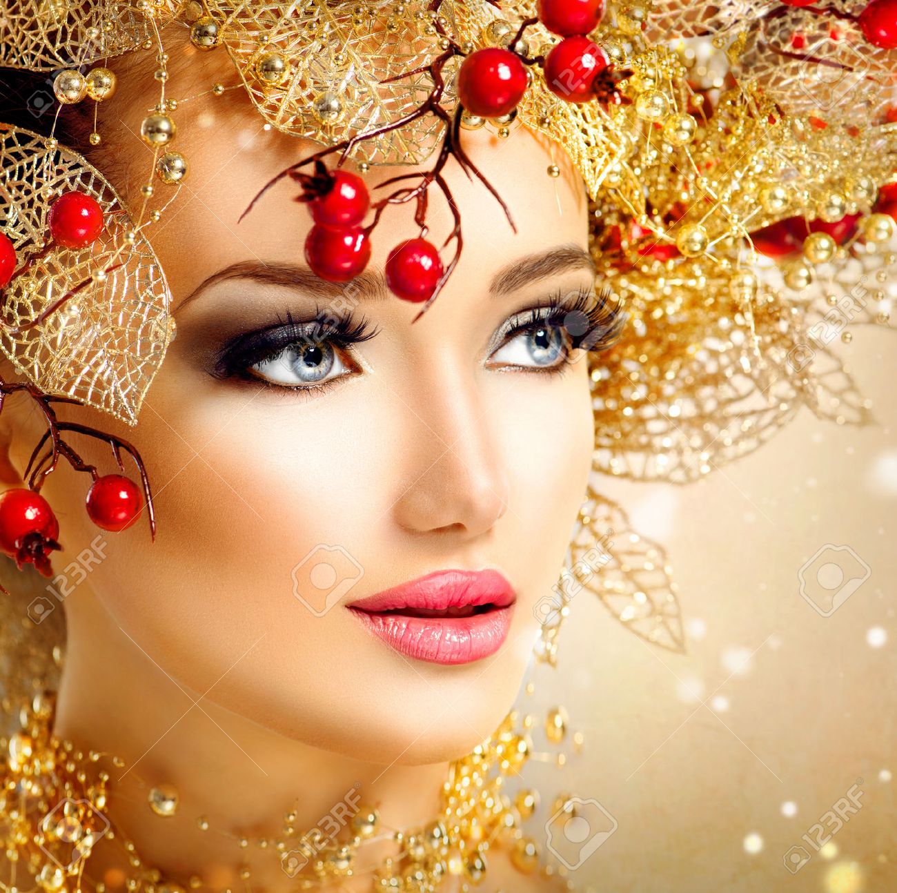 Banque d\u0027images , Noël mannequin fille avec coiffure et maquillage d\u0027or