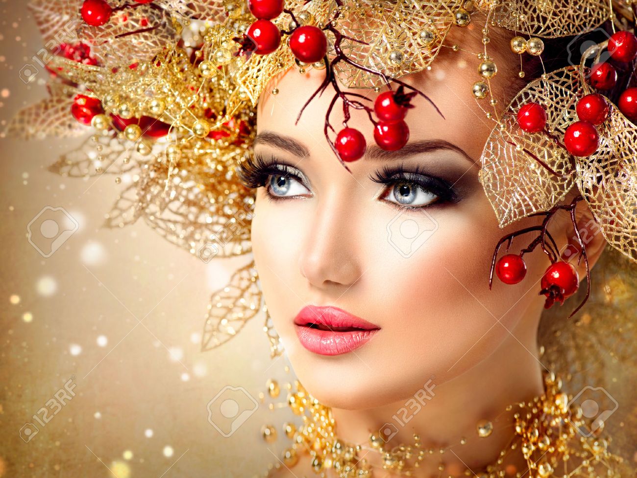 Banque d\u0027images , Noël mannequin fille avec coiffure et maquillage d\u0027or