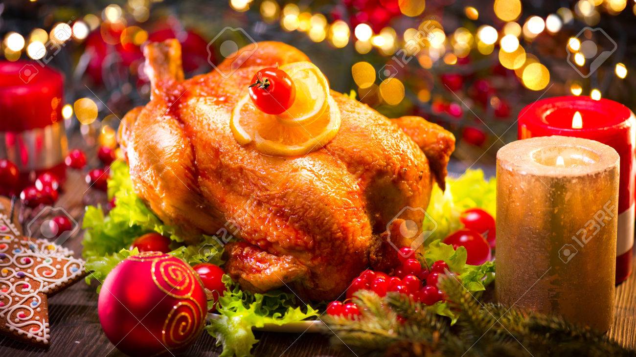 クリスマスの休日の家族の夕食 七面鳥の丸焼き クリスマス ツリーと装飾テーブル の写真素材 画像素材 Image クリスマスの休日の家族の夕食 七面鳥の丸焼き クリスマス ツリーと装飾テーブル の写真素材 画像素材 Image