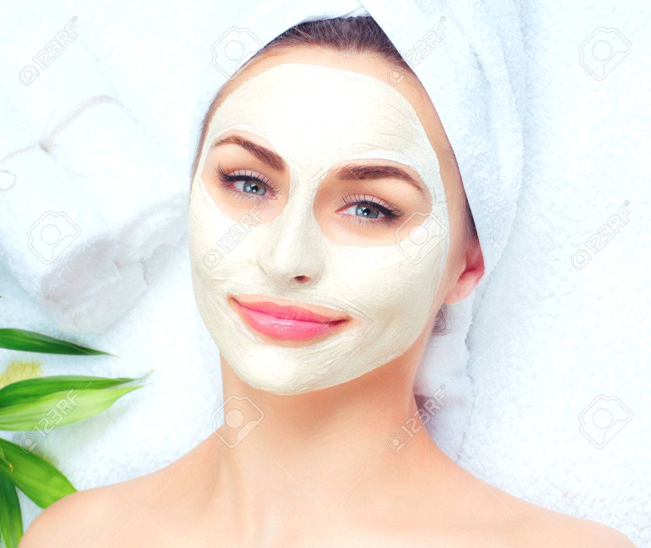 Rezultat slika za spa girl face mask