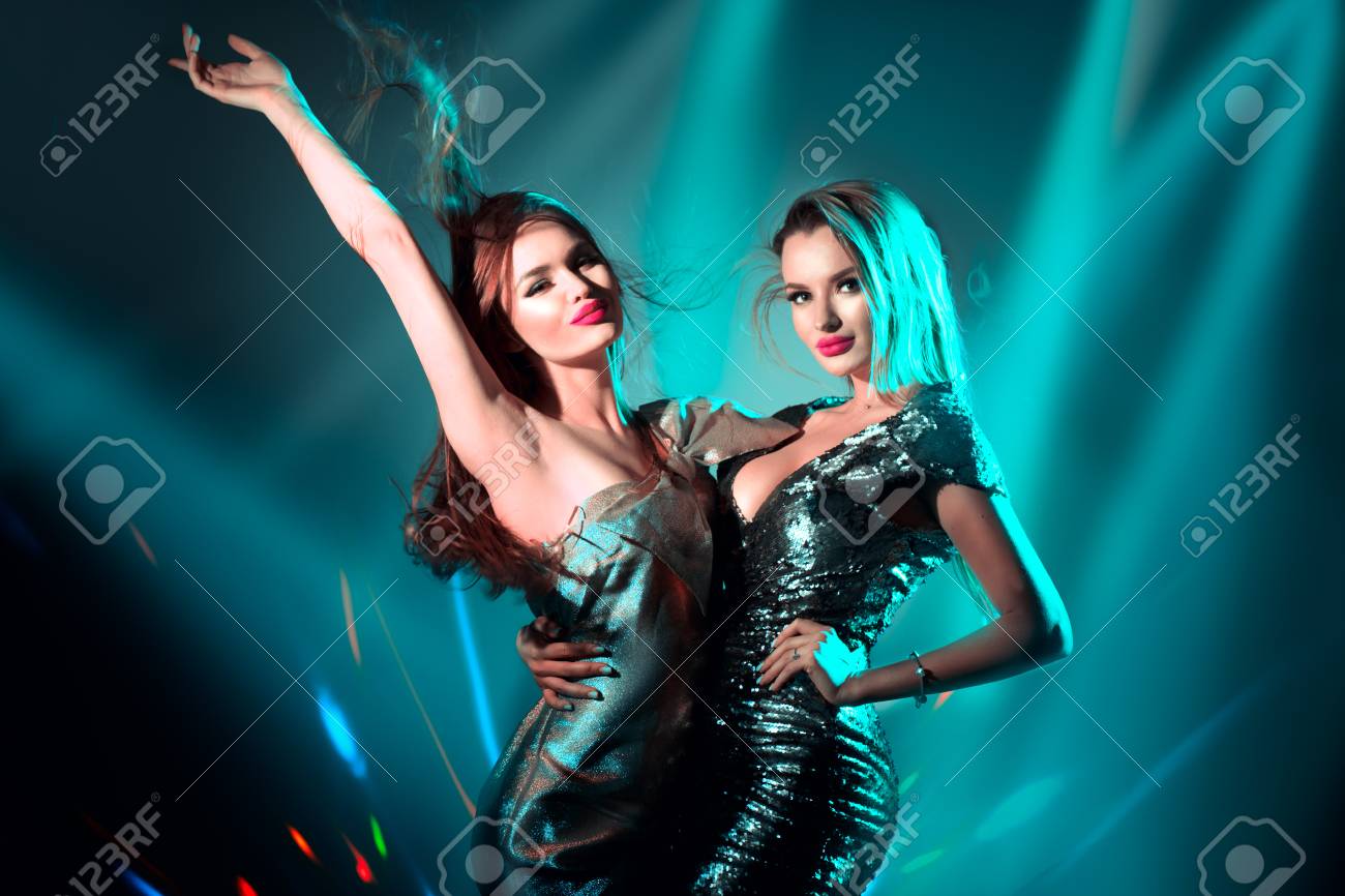 Hot Babes in a Crazy Night Party Dance