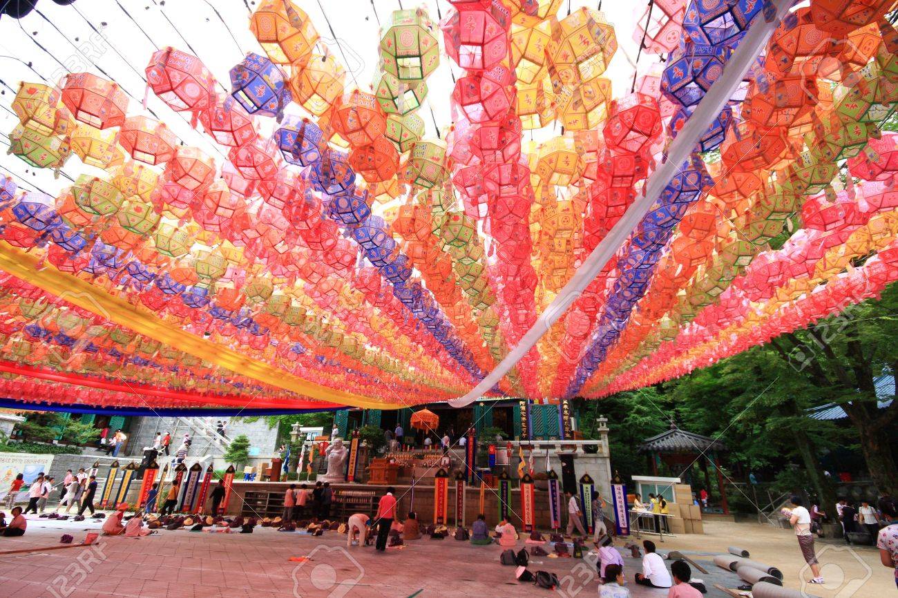Seoul Coree Du Sud 27 Juin Les Coreens Viennent Au Temple Pour La Celebration De Bouddha Anniversaire Le 27 Juin 09 A Seoul En Coree Banque D Images Et Photos Libres De Droits Image