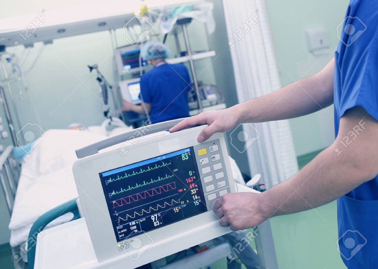 Monitoring of the patient by medical doctor and nurse - 36934593 Monitoring of the patient by medical doctor and nurse - 36934593