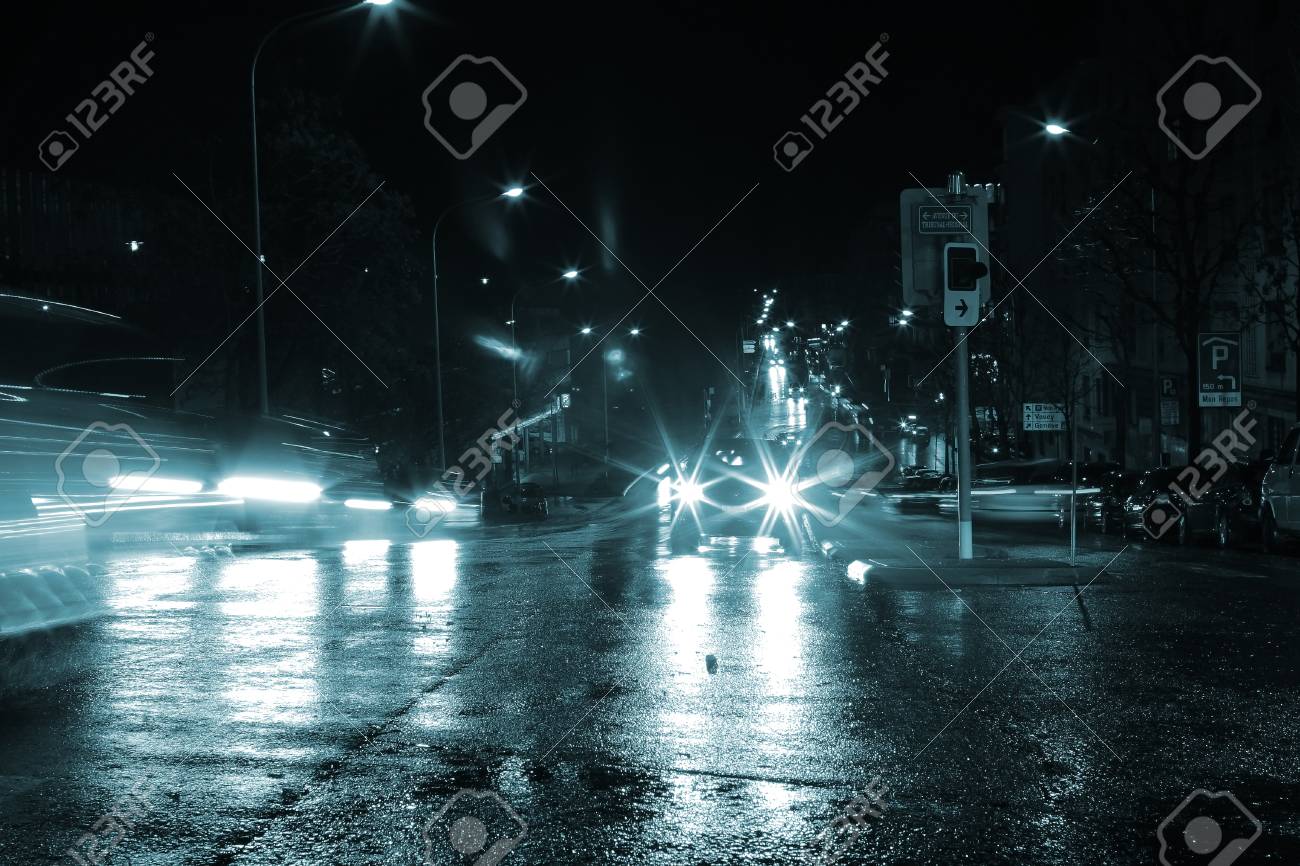 Blinding lights of night cars. - 88843987 Blinding lights of night cars. - 88843987