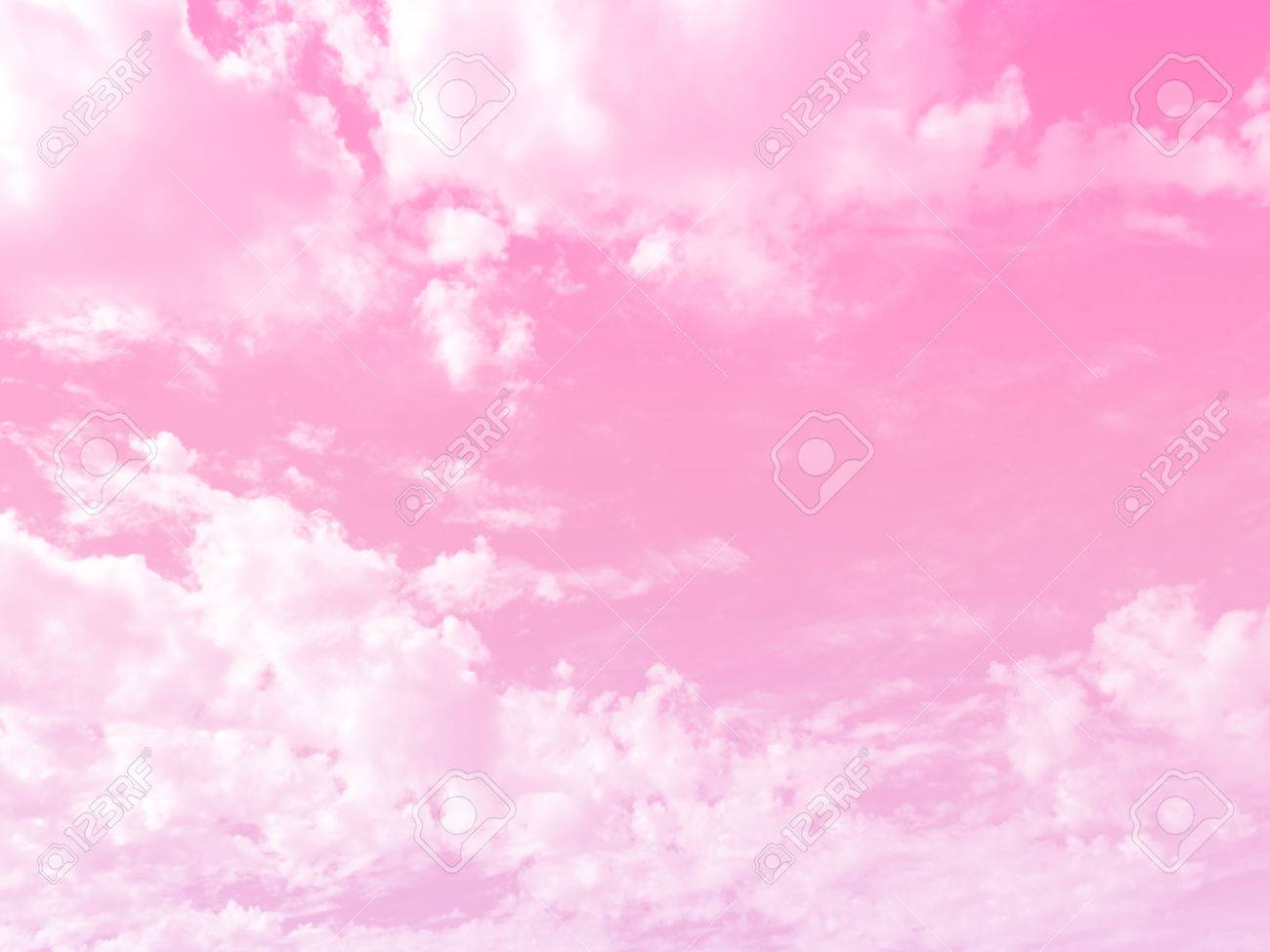 明るいピンクのグラデーション フィルター空と雲の背景 の写真素材 画像素材 Image