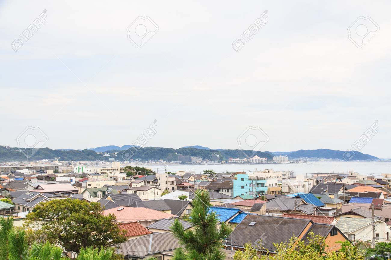 鎌倉の町海の景色を見る の写真素材 画像素材 Image