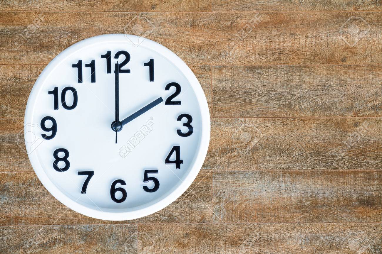 De O El 2 Con Show Am Fondo Espacio Copia Reloj Madera Pm yvf7gIYb6