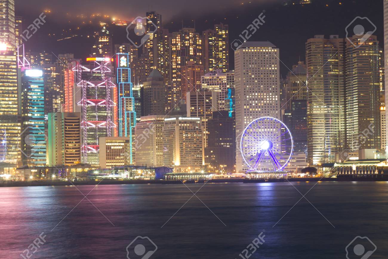 香港 中国の A 4 月 23 日 ショー シンフォニーオブライツ 16 年 4 月 23 日にビクトリア港 香港 中国で の写真素材 画像素材 Image