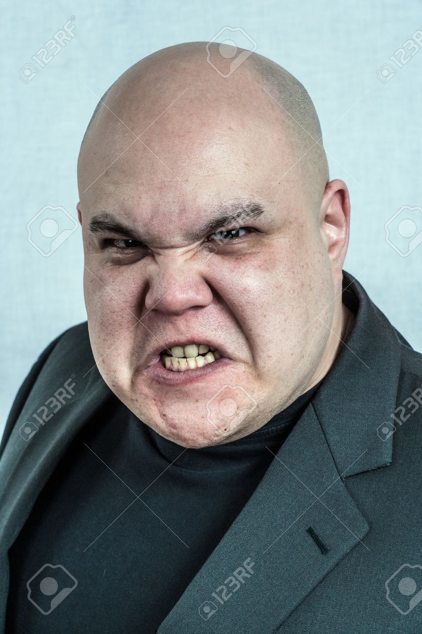 Foto Von Einer Wutend Glatze Mann Grimassen In Die Kamera Gefiltert Um Mehr Gruselig Lizenzfreie Fotos Bilder Und Stock Fotografie Image 36568367