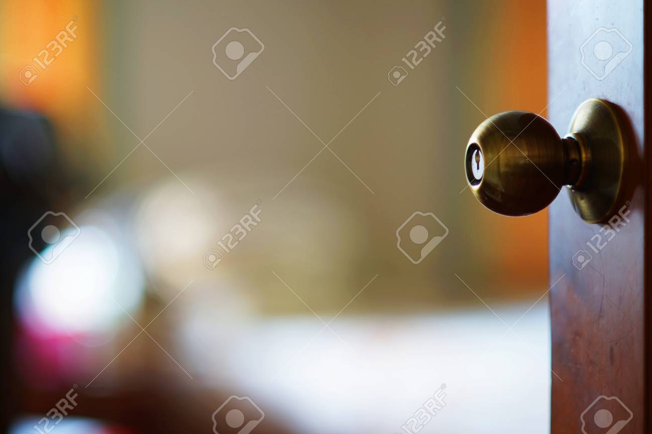 다중 국가 지폐 청구서 배경, 비트코인 개념, 달러, 바트, 링잇, 페소에 비트코인 스택 로열티 무료 사진, 그림, 이미지 그리고  스톡포토그래피. Image 101528973