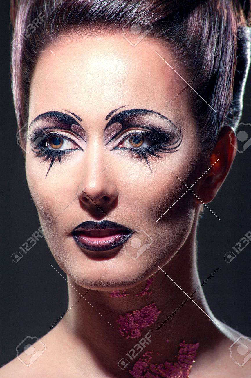 派手な化粧で女の子 の写真素材 画像素材 Image