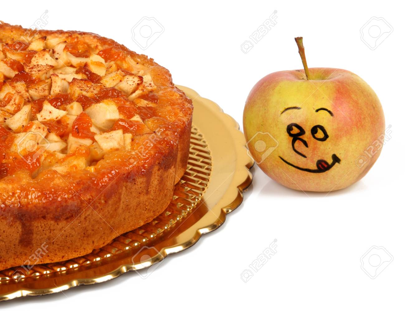 白い背景のアップルパイと面白いりんご の写真素材 画像素材 Image