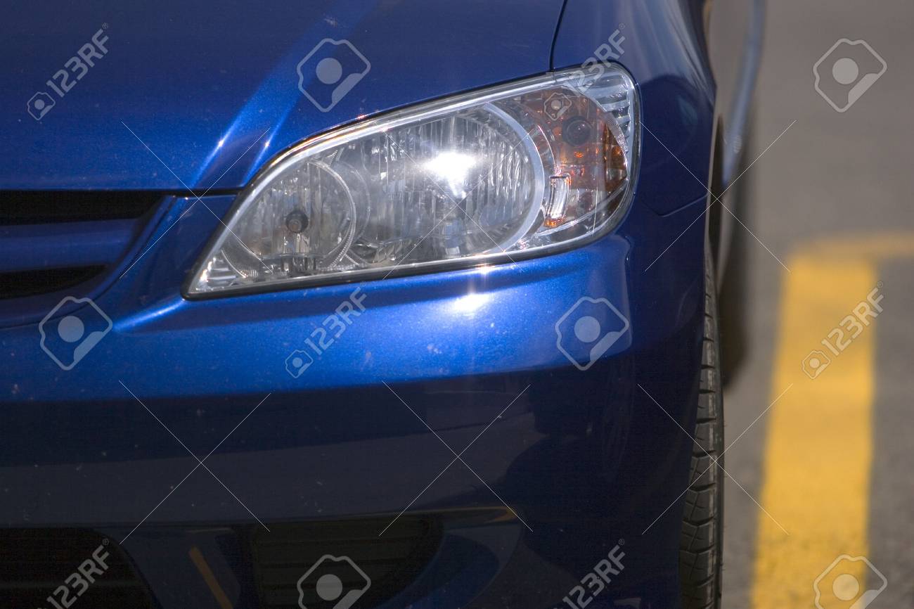 青い車に車のヘッドライト の写真素材 画像素材 Image 青い車に車のヘッドライト の写真素材 画像素材 Image