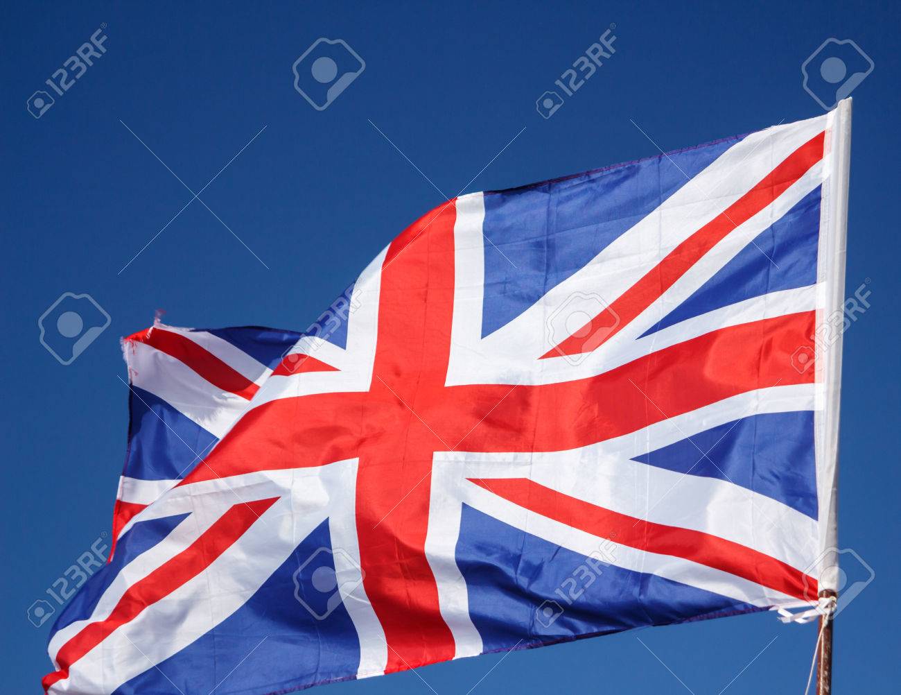 クローズ アップのイギリス国旗の澄んだ空に風のイギリス手を振る旗を振って イギリスの国旗 ユニオン ジャック 青の背景にシルクのイギリス国旗 の写真素材 画像素材 Image クローズ アップのイギリス国旗の澄んだ空に風のイギリス手を振る旗を振って イギリスの国旗 ユニオン ジャック 青の背景にシルクのイギリス国旗 の写真素材 画像素材 Image