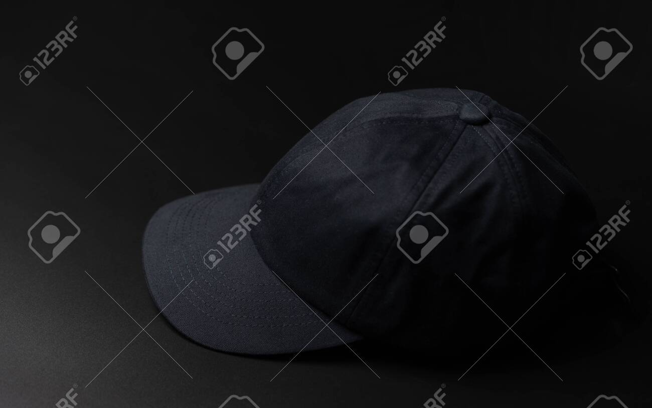 black cloth cap