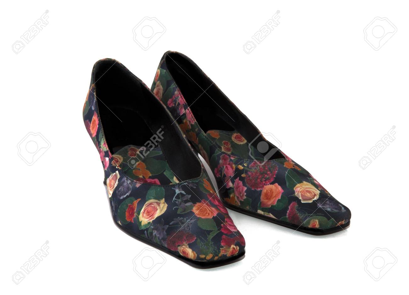 Schuhe Mit Rosen Uberall Modisch Hubsch Chic Und Modern Lizenzfreie Fotos Bilder Und Stock Fotografie Image 18389994