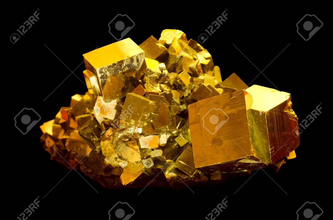 鉱物の黄鉄鉱、または鉄の黄鉄鉱、また愚か者の金として知られています