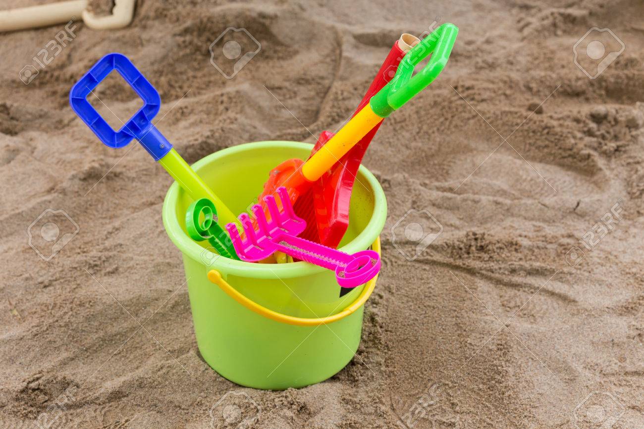 cubos y palas para niños