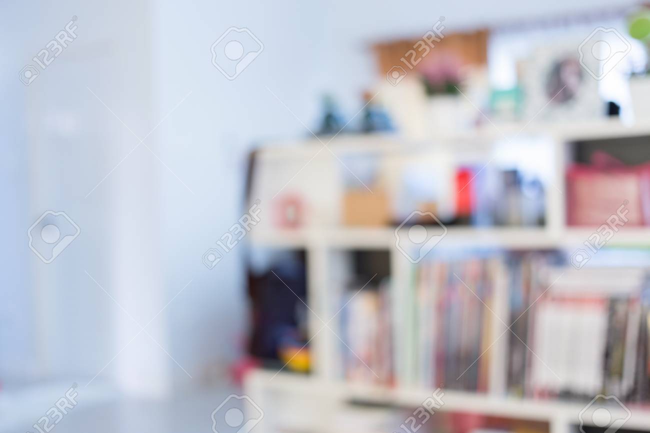 Imagen De Fondo De Desenfoque Estante De Libros Decoracion En El Hogar Fotos Retratos Imagenes Y Fotografia De Archivo Libres De Derecho Image 44753707
