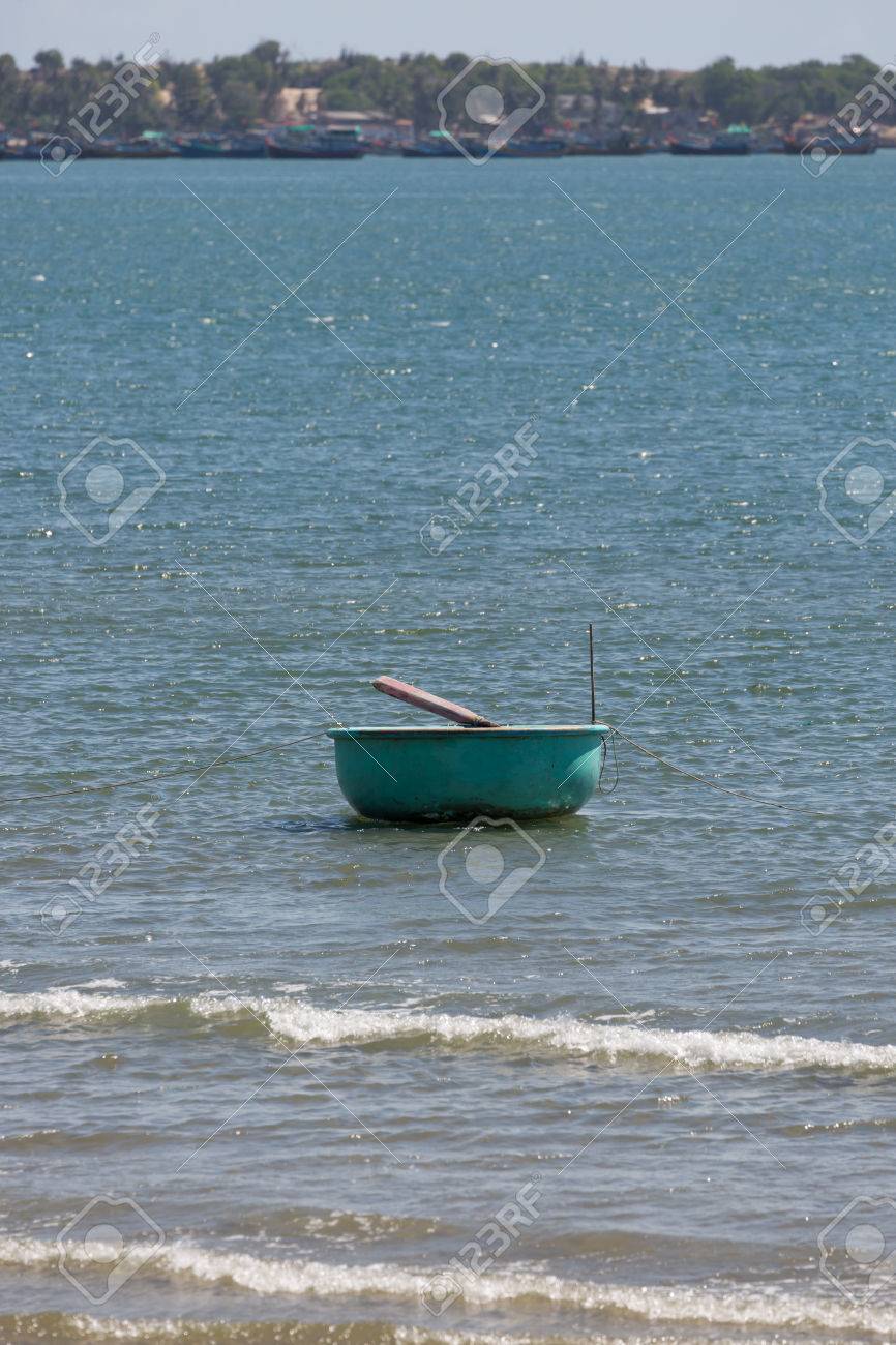 ベトナムの漁村で部族のボートの海に航海釣り Coracles の写真素材 画像素材 Image 63937547