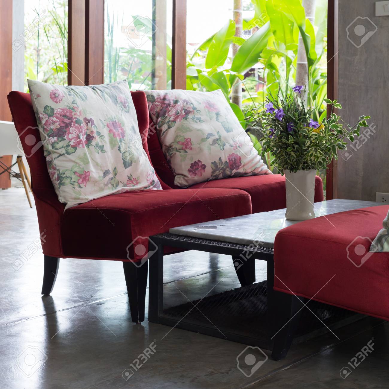 moderne möbel innenarchitektur innenarchitektur wohnzimmer modernen stil mit roten sofa möbel standardbild 63937738 modernen mit roten moderne möbel innenarchitektur innenarchitektur wohnzimmer modernen stil mit roten sofa möbel standardbild 63937738 modernen mit roten