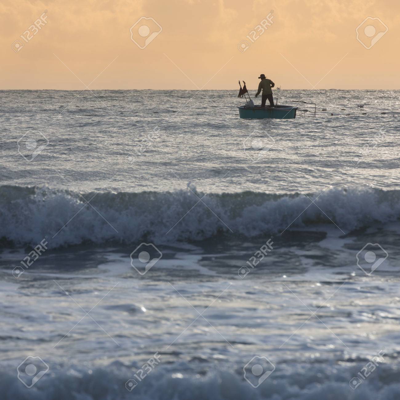 Coracles 海 ベトナムの漁村で部族のボート釣り の写真素材 画像素材 Image Coracles 海 ベトナムの漁村で部族のボート釣り の写真素材 画像素材 Image