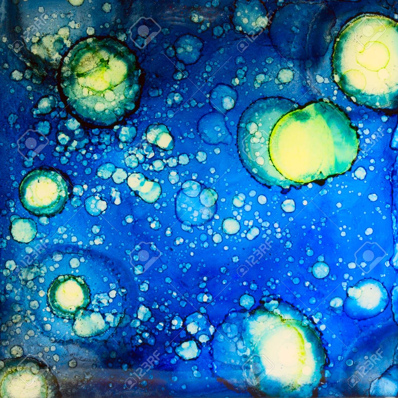 Une Peinture à L 39 Alcool Qui Ressemble Comme Un Ciel étoilé à La Nuit L 39 Alcool Sur Le Revêtement De Céramique