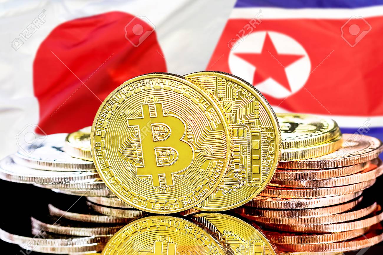 북한과 일본의 암호화폐 및 블록체인 기술 투자자를 위한 개념. 북한과 일본 국기의 배경에 있는 비트코인. 로열티 무료 사진, 그림,  이미지 그리고 스톡포토그래피. Image 124963660