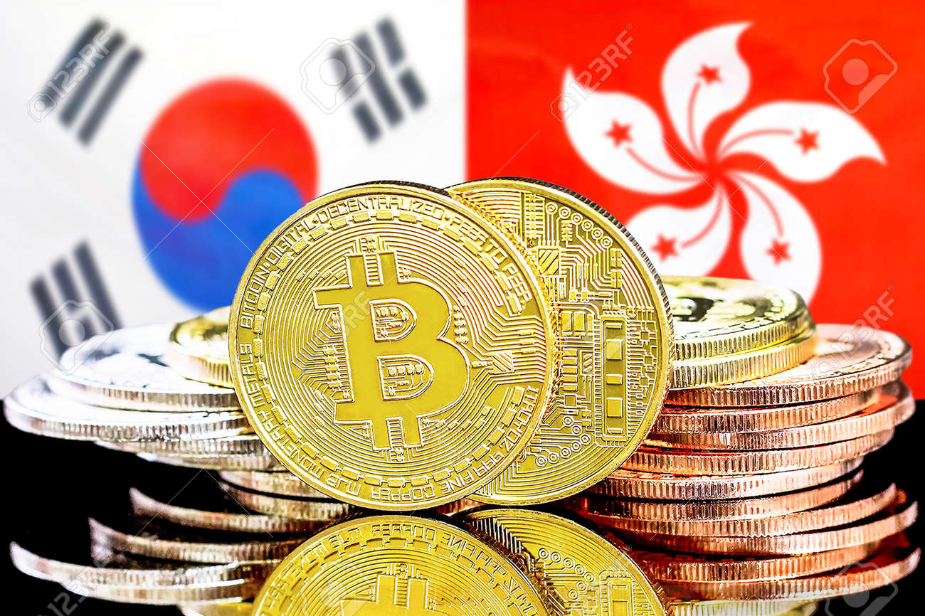 한국과 홍콩 국기를 배경으로 한국과 홍콩 비트코인의 암호화폐와 블록체인 기술 투자자를 위한 개념 로열티 무료 사진, 그림, 이미지  그리고 스톡포토그래피. Image 130852544