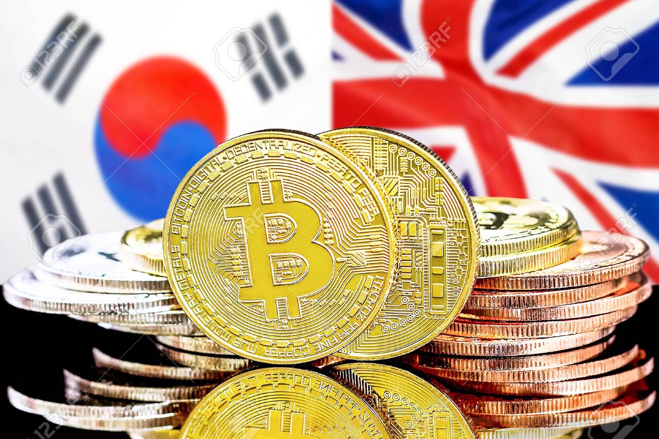 한국과 영국 국기를 배경으로 한국과 영국 비트코인의 암호화폐와 블록체인 기술 투자자를 위한 개념 로열티 무료 사진, 그림, 이미지  그리고 스톡포토그래피. Image 130806429