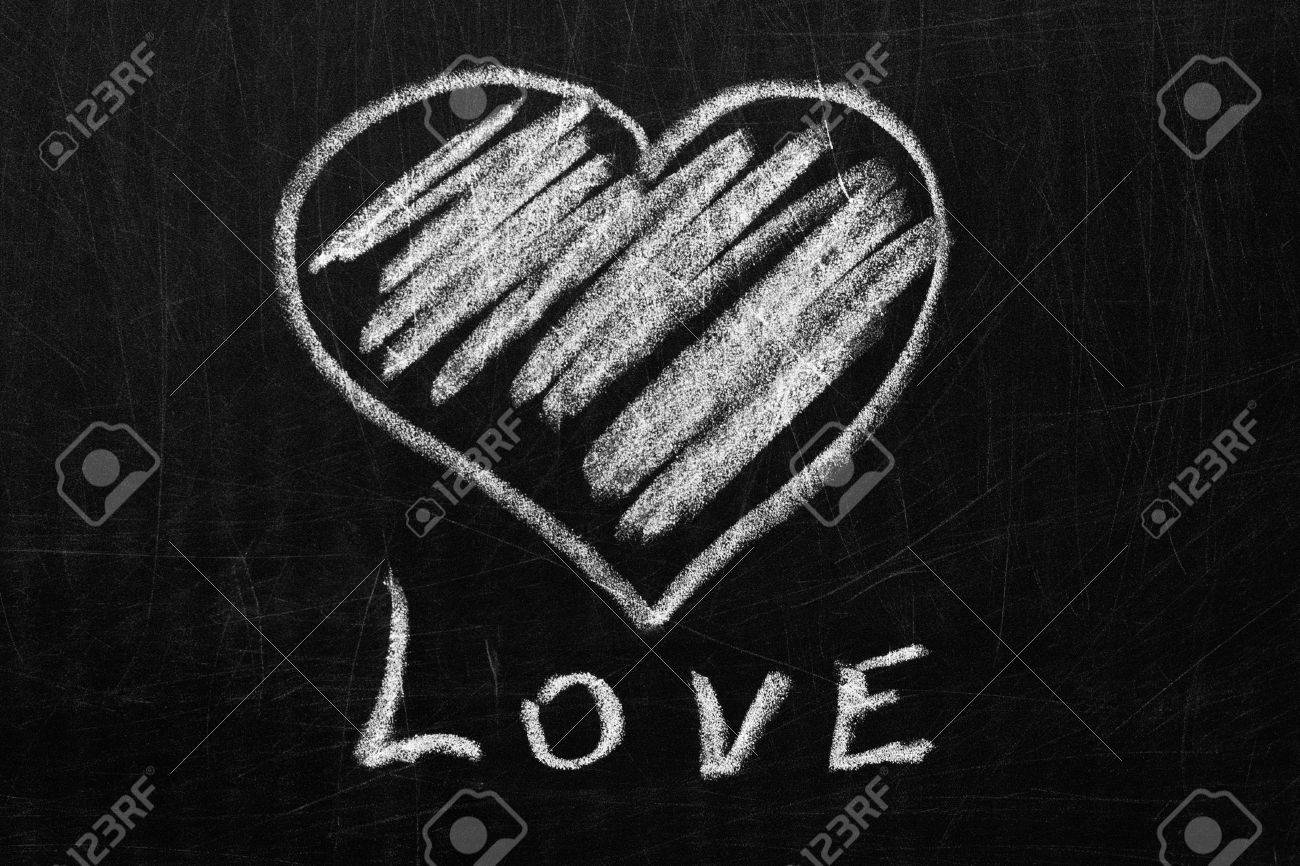 Herz Und Liebe In Weisser Kreide Kratzte An Der Tafel Lizenzfreie Fotos Bilder Und Stock Fotografie Image 51121714