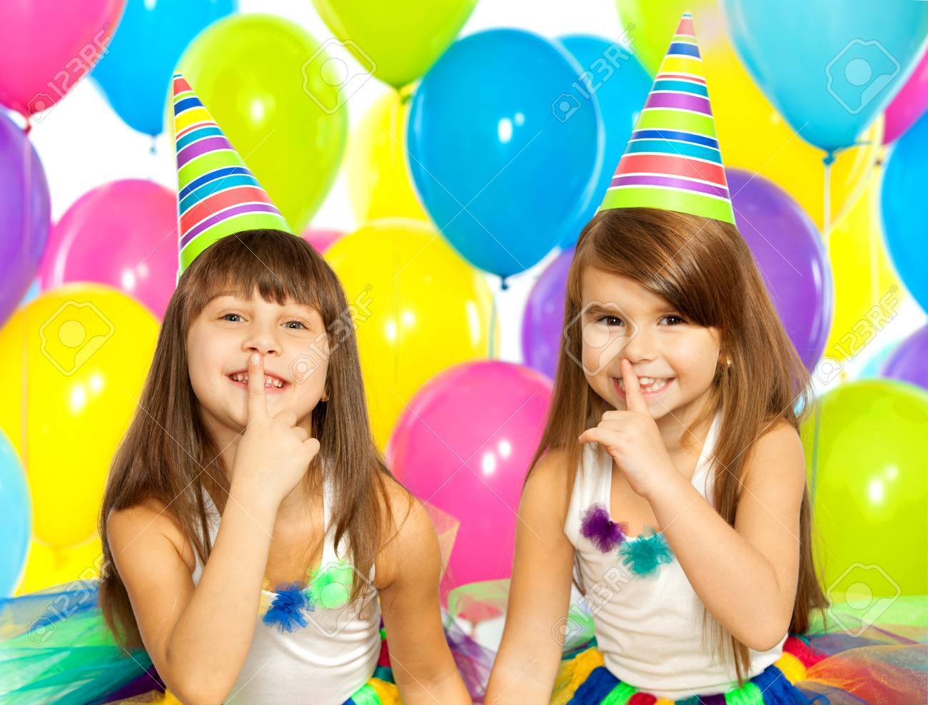 誕生日パーティーで 2 人の少女 休日のコンセプトです の写真素材 画像素材 Image 誕生日パーティーで 2 人の少女 休日のコンセプトです の写真素材 画像素材 Image