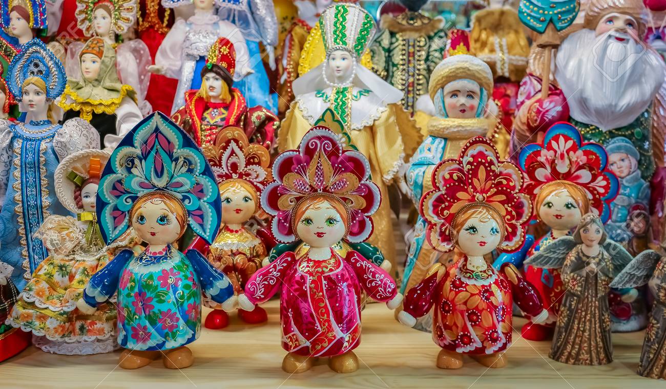 russian matryoshka nesting dolls