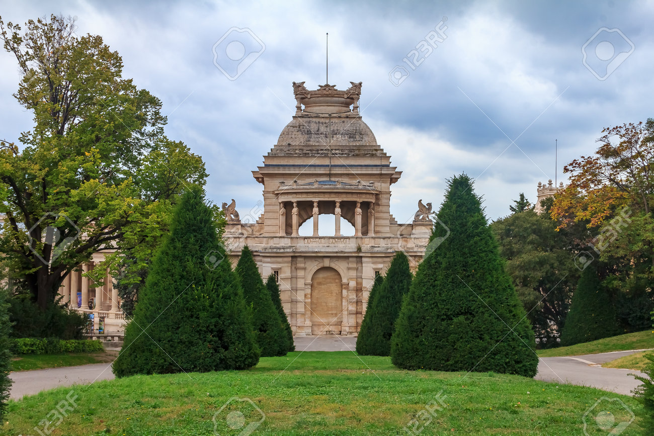 longchamp the gardens
