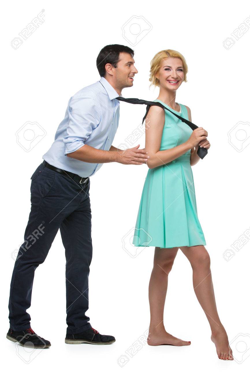 彼のネクタイの男を引っ張る女 の写真素材 画像素材 Image