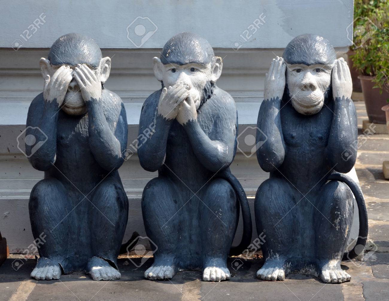 私は何を参照して 何を聞く 何も言う バンコク タイの 3 匹の猿を彫刻します の写真素材 画像素材 Image 27467391