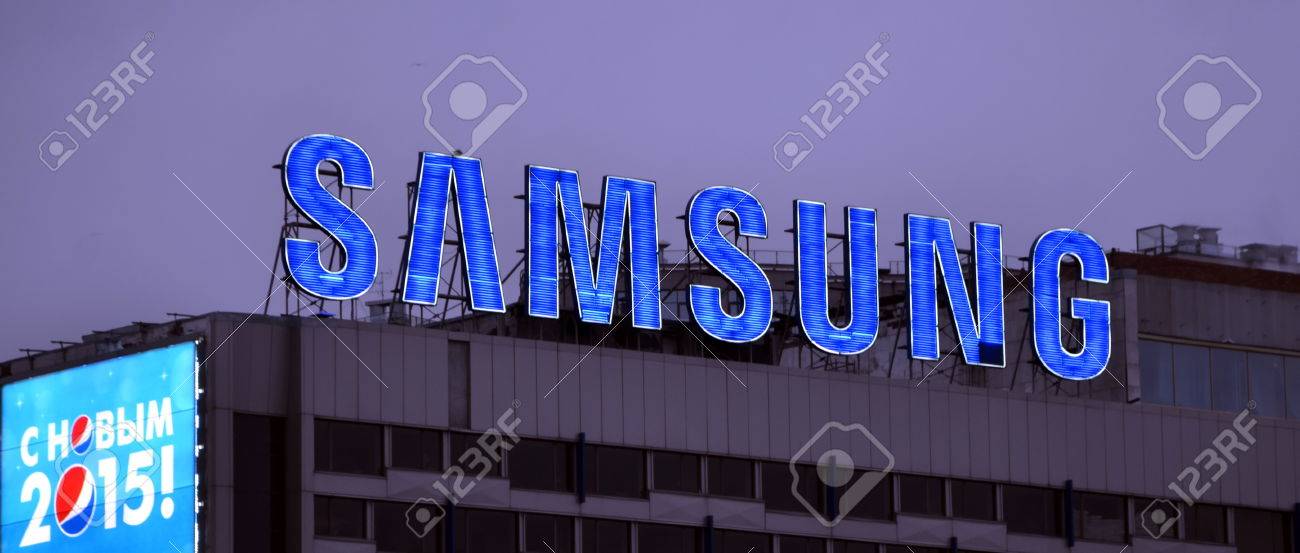 Immagini Stock - Samsung Logo Di Notte. Samsung Group è Una Società Sudcoreana Multinazionale Con Sede A Samsung Town, Seoul Image 34686650.