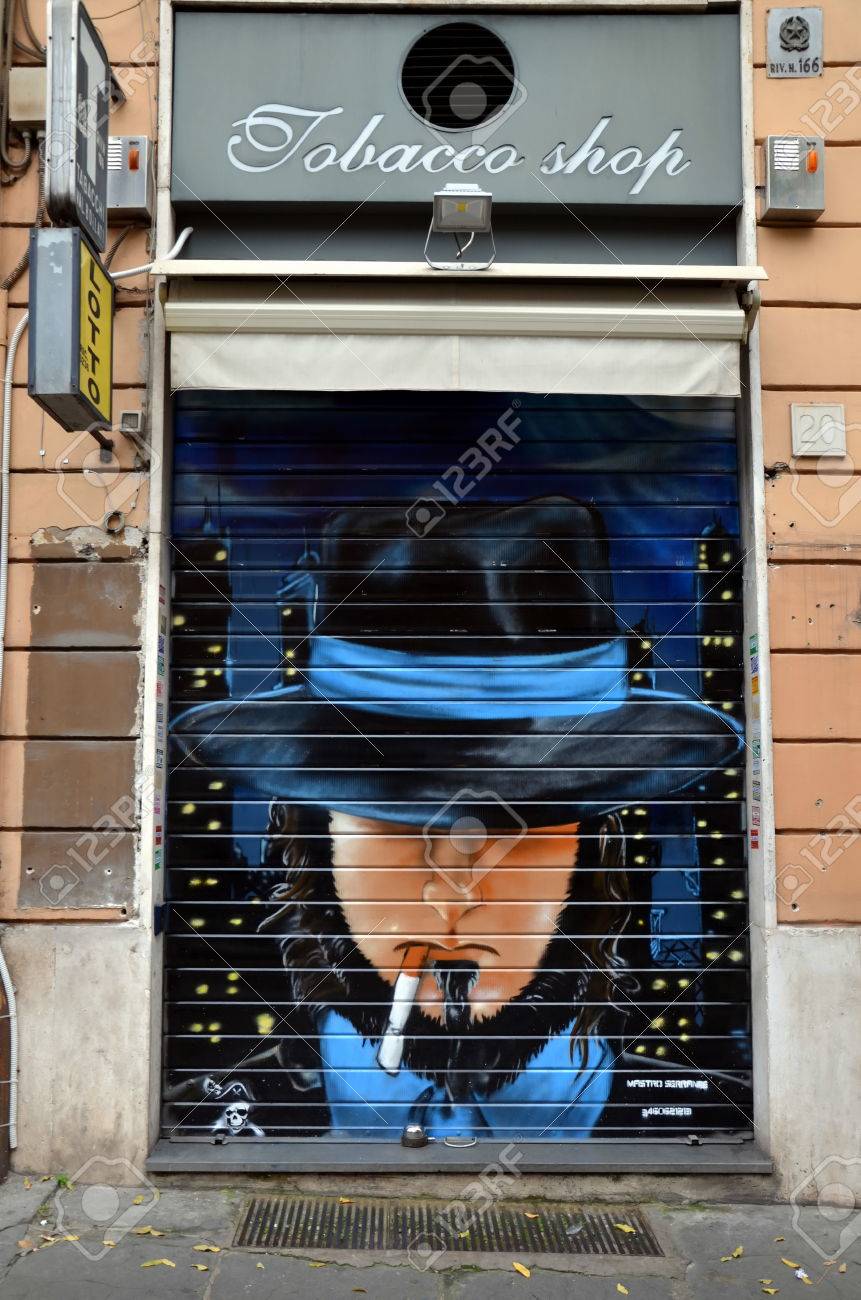 Rome イタリアのたばこ屋の落書き の写真素材 画像素材 Image 3572