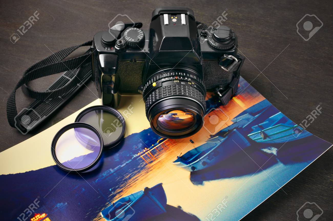 ヴィンテージ機械式 35 Mm フィルム写真カメラ一眼レフ フィルターを写真し 旅行の写真 の写真素材 画像素材 Image