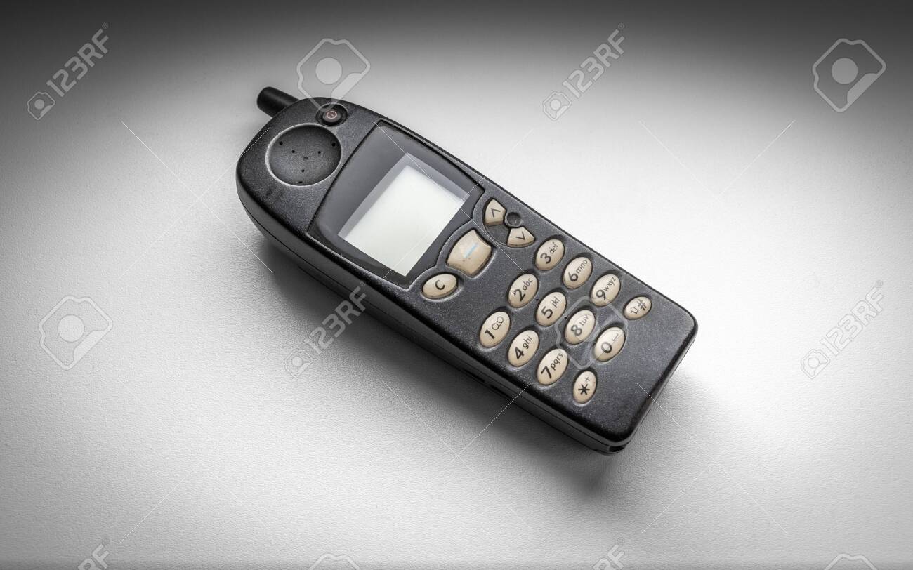 https://previews.123rf.com/images/svproduction/svproduction2004/svproduction200400169/143881162-old-cellular-push-button-telephone-close-up-on-a-white-windowsill.jpg