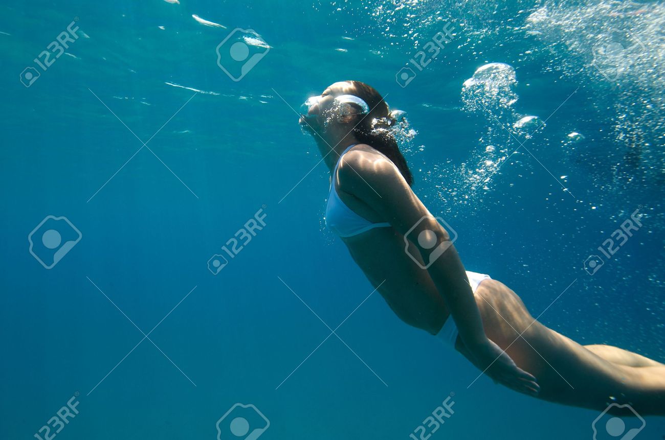 No Waistband Pantyhose Non Girl Swimming In Ocean