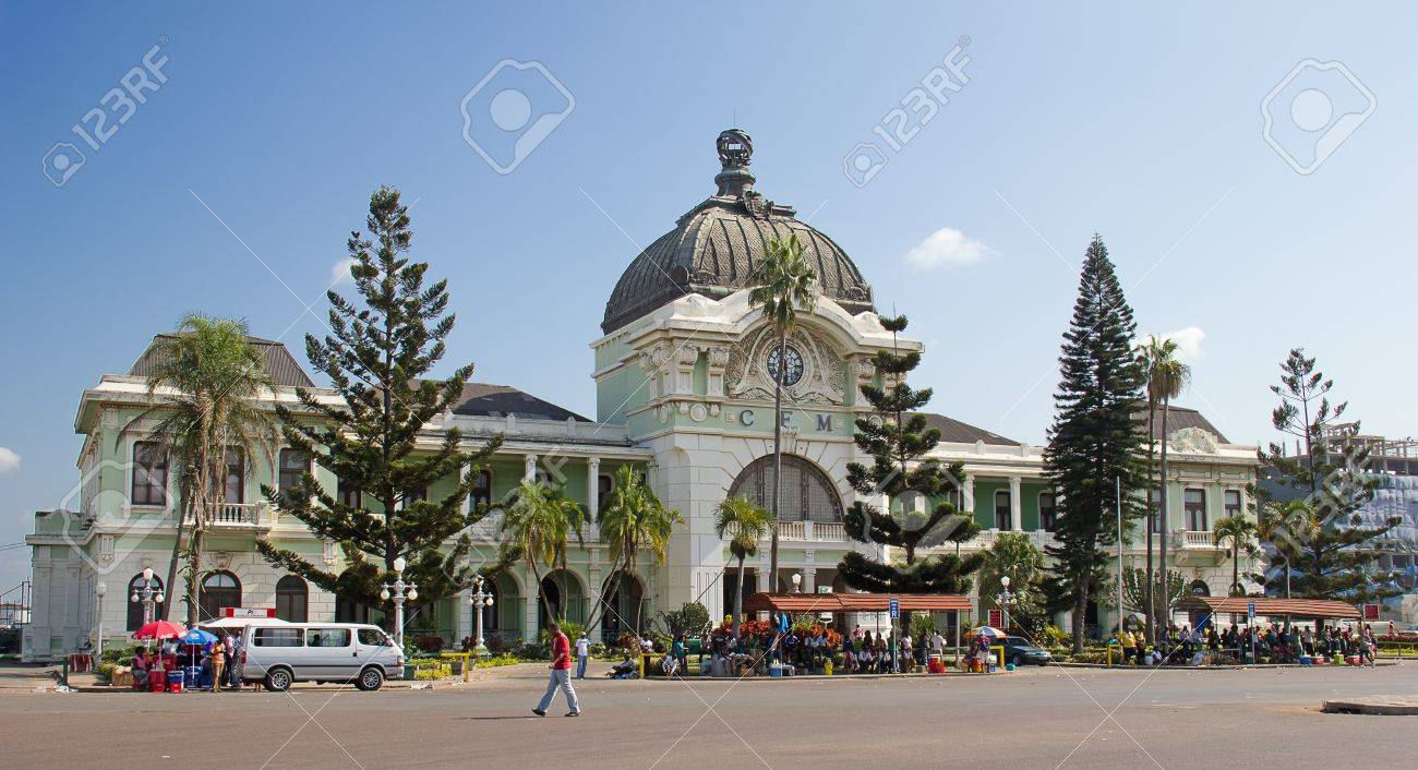 MAPUTO, MOZAMBIQUE - APRIL 29: Unidentified people on the street market near railway station in Maputo, Mozambique on April 29, 2012. The Maputo railway station is one the landmarks of the city - 19276304 MAPUTO, MOZAMBIQUE - APRIL 29: Unidentified people on the street market near railway station in Maputo, Mozambique on April 29, 2012. The Maputo railway station is one the landmarks of the city - 19276304