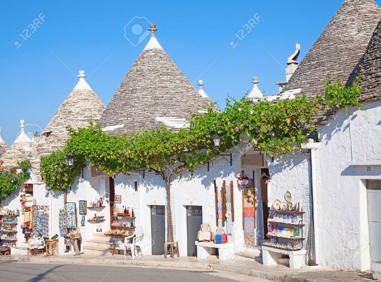 Traditional "Trulli" houses of the Apulia region - 33670818 Traditional "Trulli" houses of the Apulia region - 33670818
