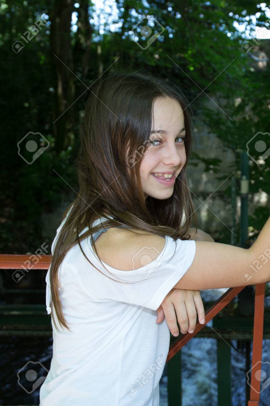 Girl 10 12 Video. y_166" width="550" alt="Young Girl 10...