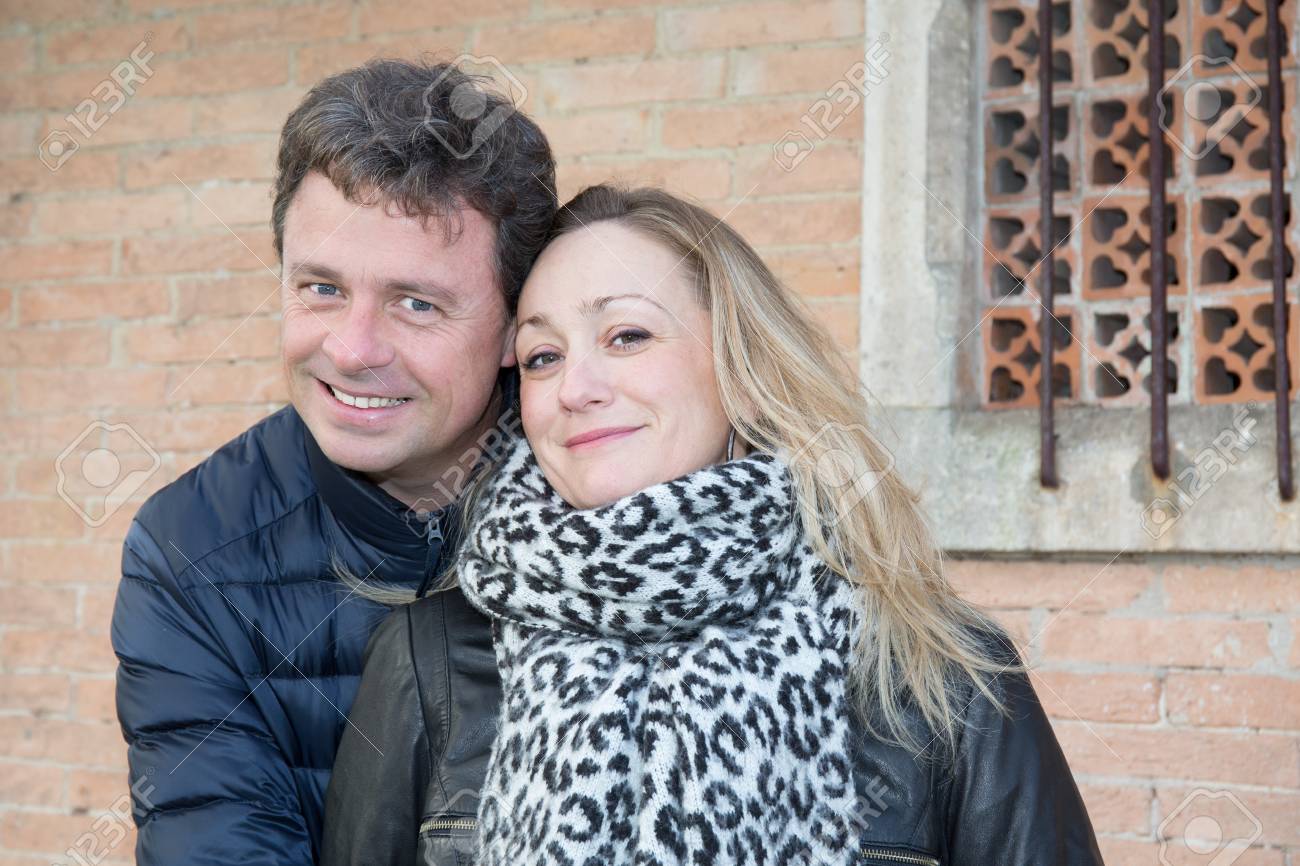 Sylvain RobinLes Amateurs De Couple Dâge Mûr Dans