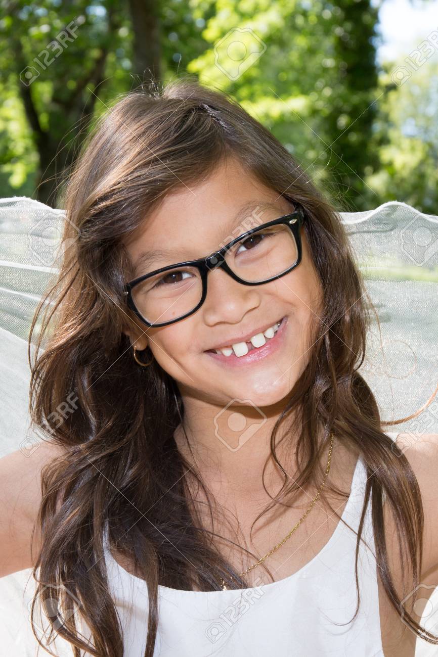 Mädchen mit Brille Mädchen mit Brille